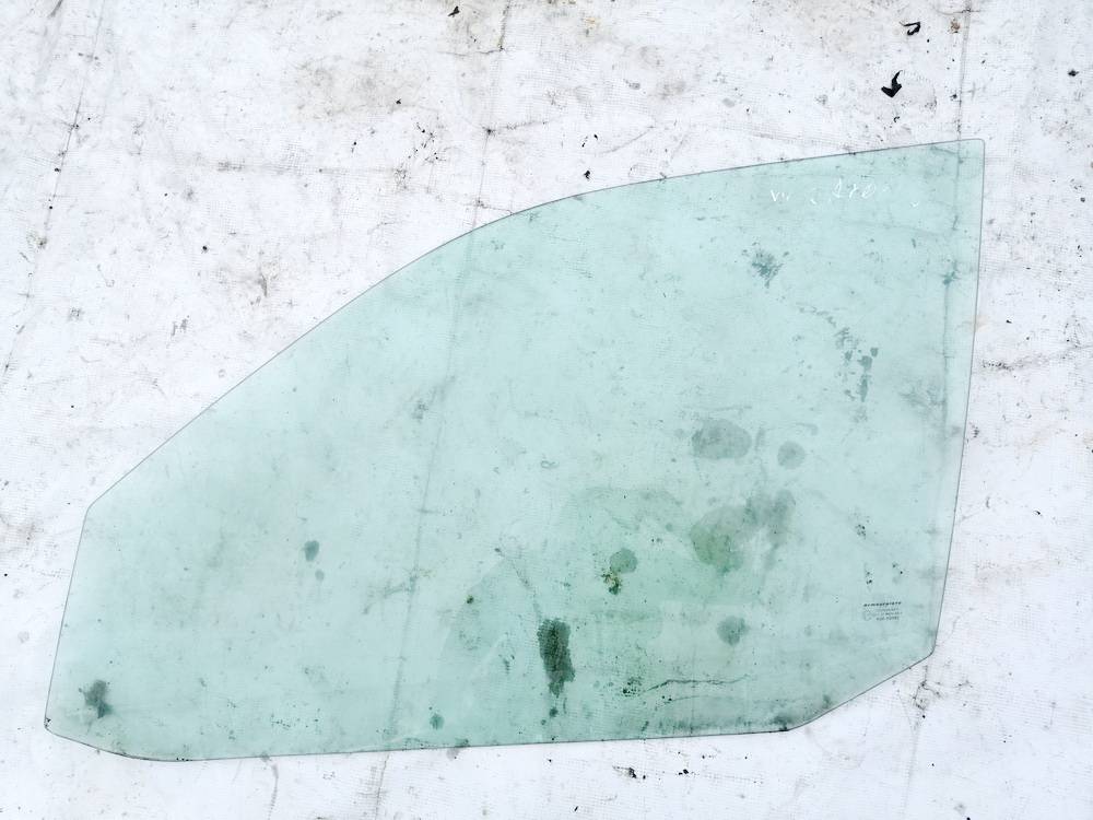 43R00083 Volkswagen Polo 1998 Durvju stikls - PRIEKŠA PA KREISI