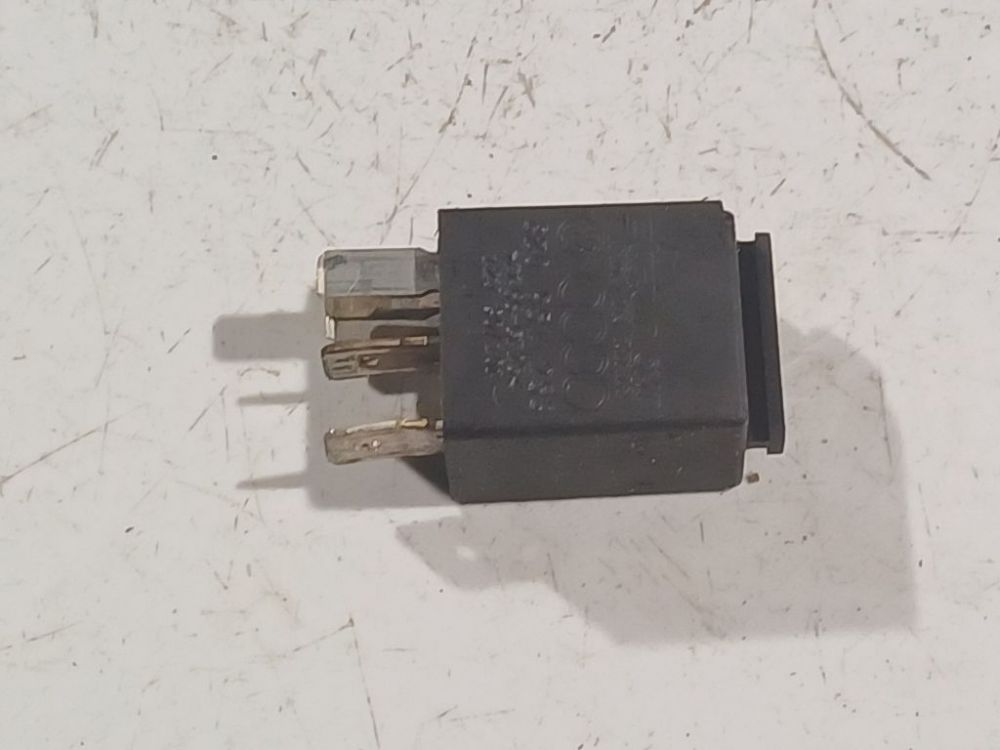 8Z0951253 Audi A6 2005 Relay module