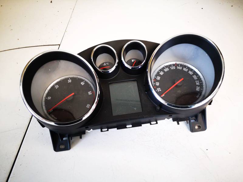 13355672 Opel Astra 2011 Spidometras - prietaisu skydelis