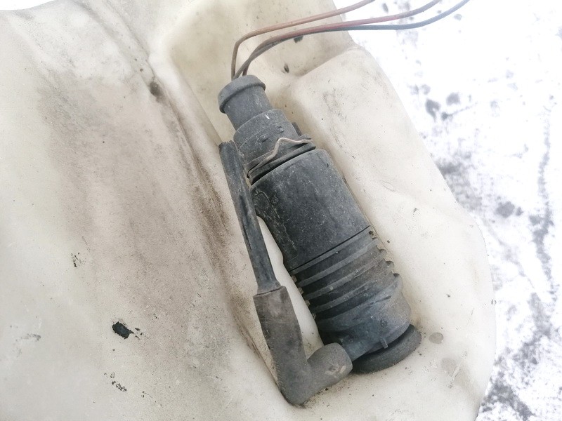 Audi A4 1997 Windshield Windscreen Washer Pump - Thumbnail 3