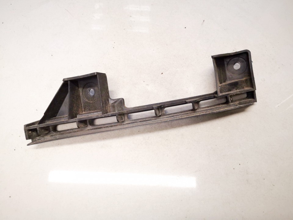 1T0807890B Volkswagen Touran 2003 Puskurin kiinnike - EDESSÄ OIKEALLA