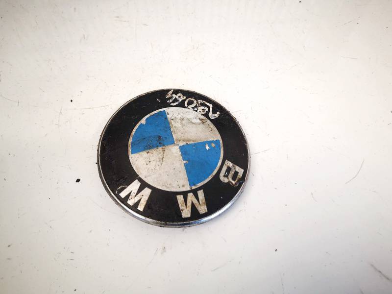 8132375 BMW X5 2001 Emblem - FRONT