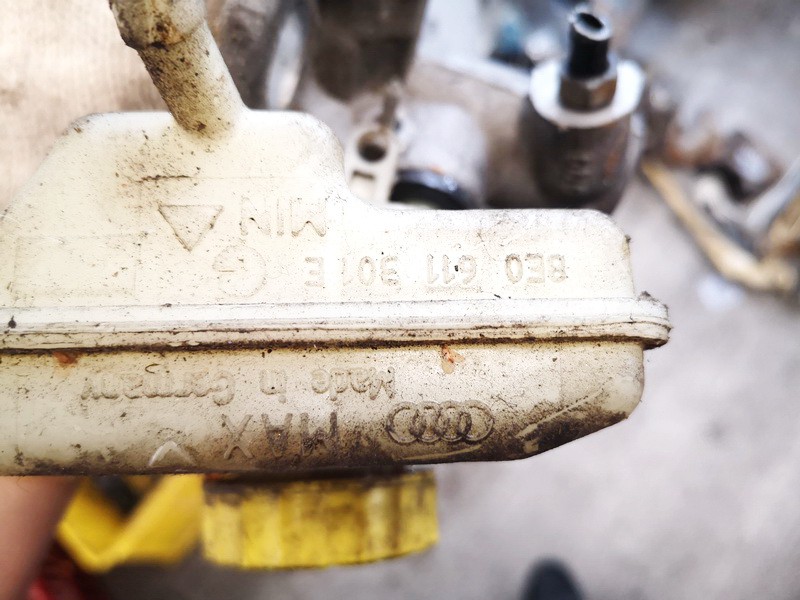 8E0611301E Audi A6 2003 Brake Master Cylinder Reservoir - Thumbnail 3
