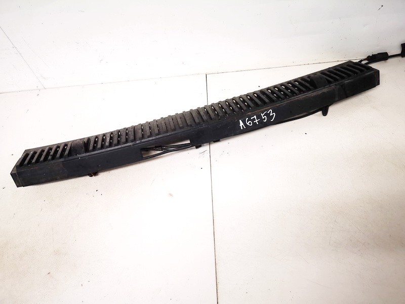 7M3853185B Seat Alhambra 2001 Wiper Muolding - FRONT