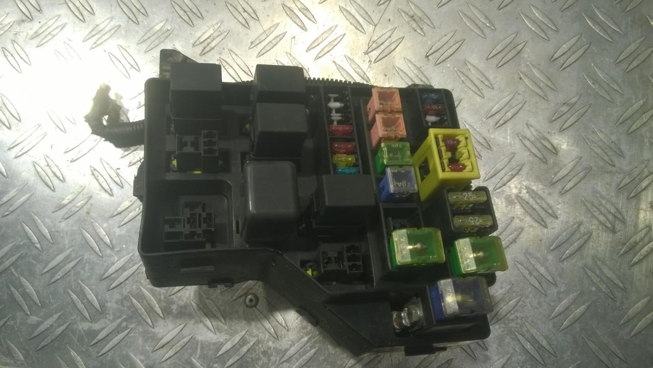 MB95338211 Mitsubishi Carisma 1996 Fuse box