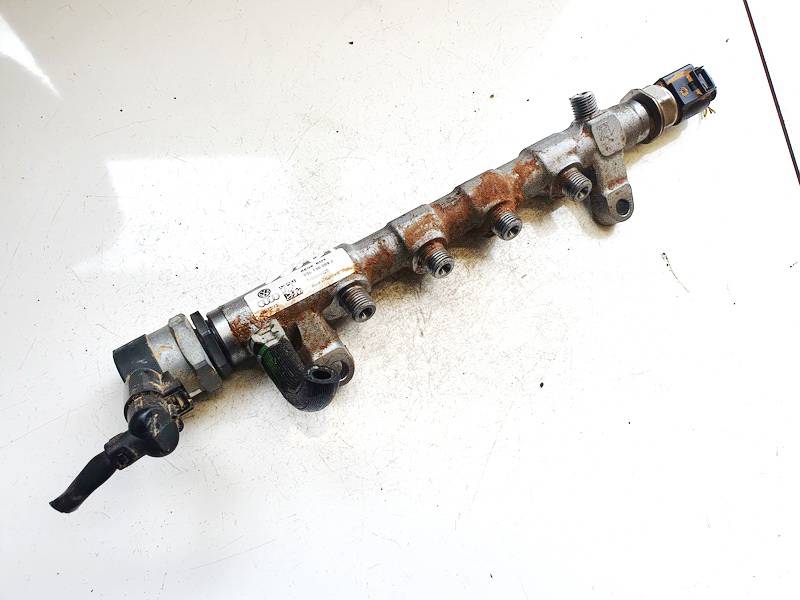 03L130089J Audi Q3 2014 Fuel injector rail (injectors)(Fuel distributor)