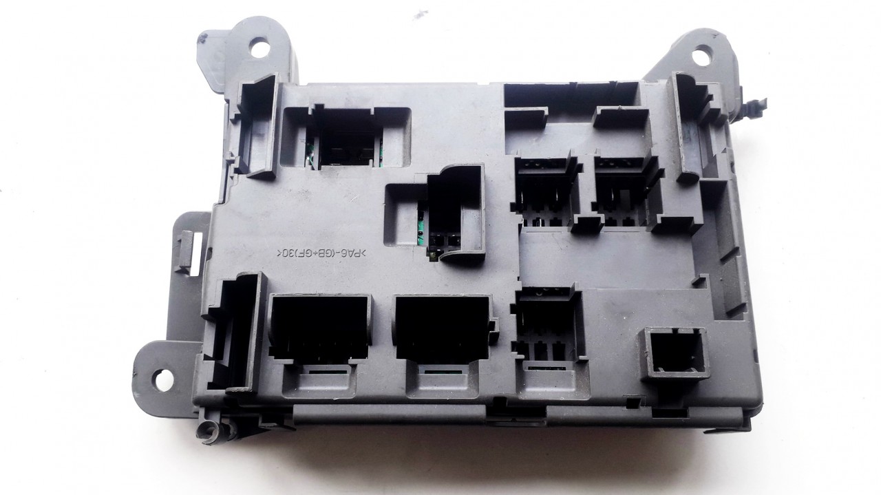 B010105300 693168703 Fuse box BMW X5 2007 3.0L 30EUR EIS00863808 Used