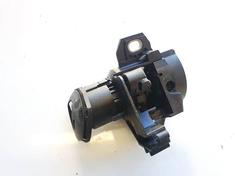 51247167321 BMW 3-Series 2007 Вставка замка багажника