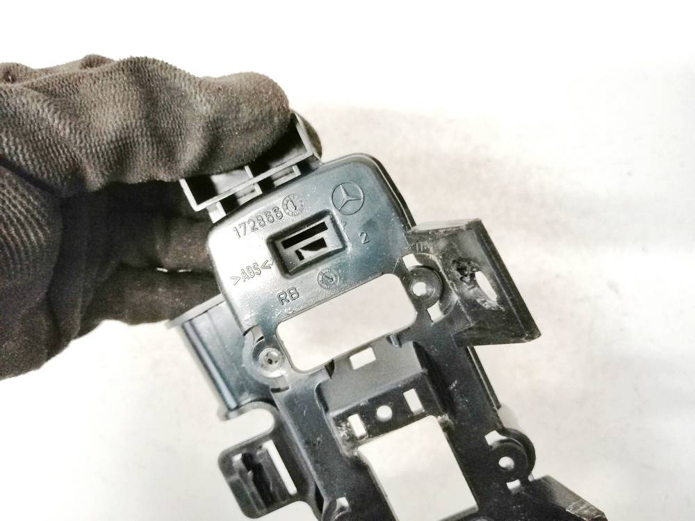 172866 Mercedes-Benz C-CLASS 2013 Window Switch Control Bezel (Trim) - Thumbnail 3