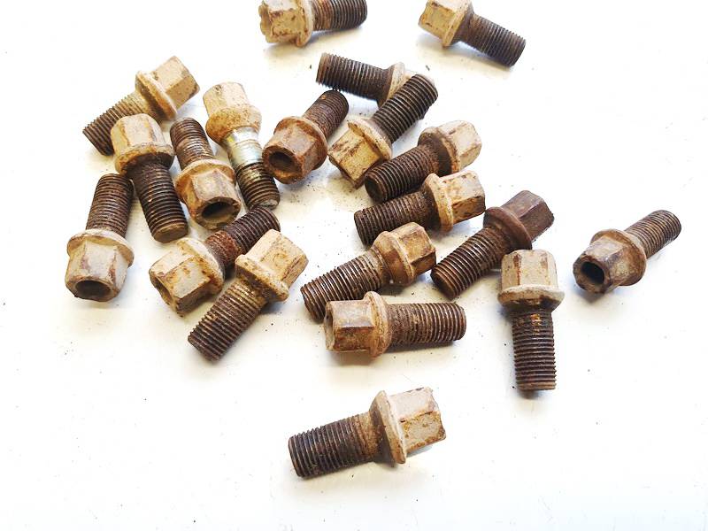 Skoda Octavia 1998 Vehicle Wheel Nuts kit
