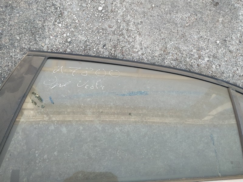 Opel Vectra 2002 Durvju stikls - AIZMUGURE PA KREISI