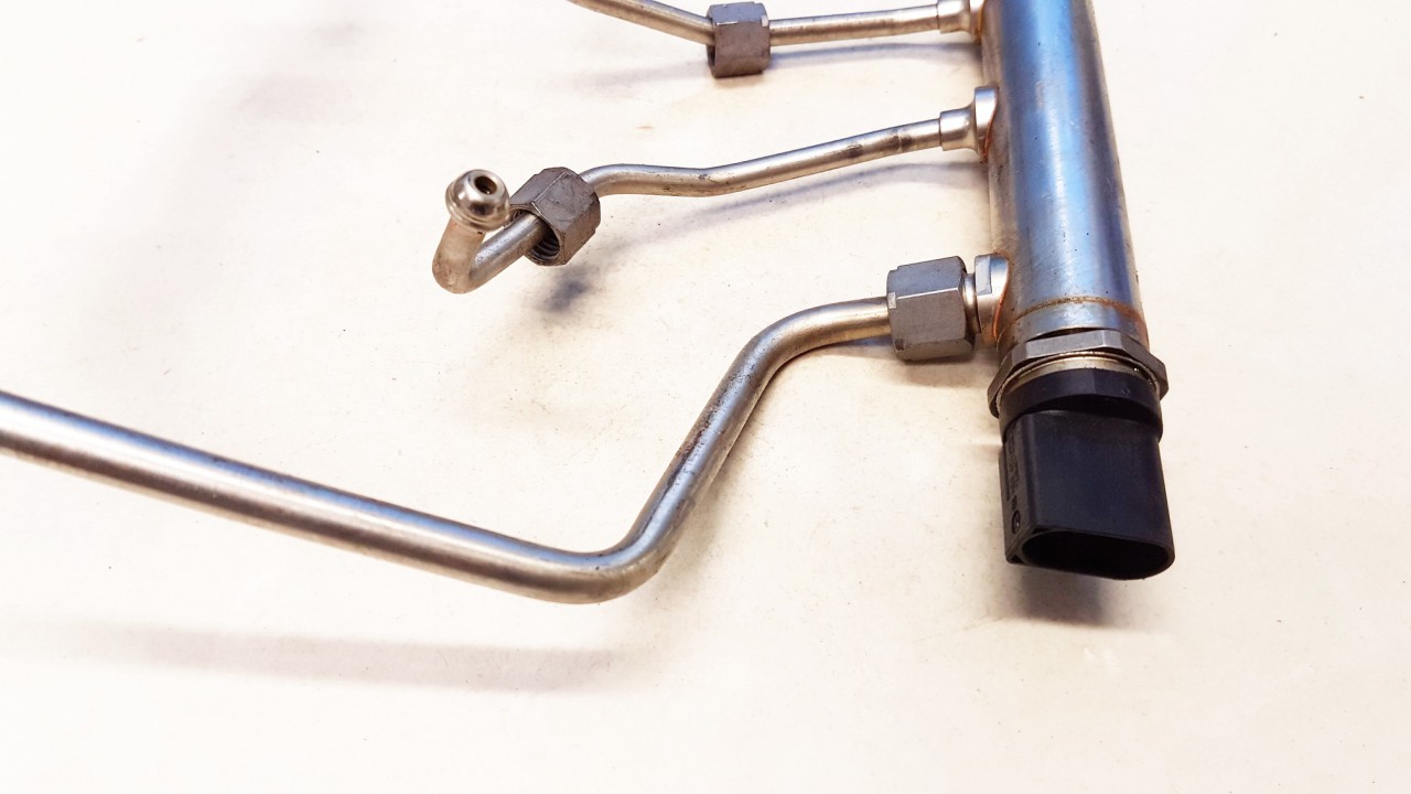 13537585411 111130214 Fuel injector rail (injectors)(Fuel