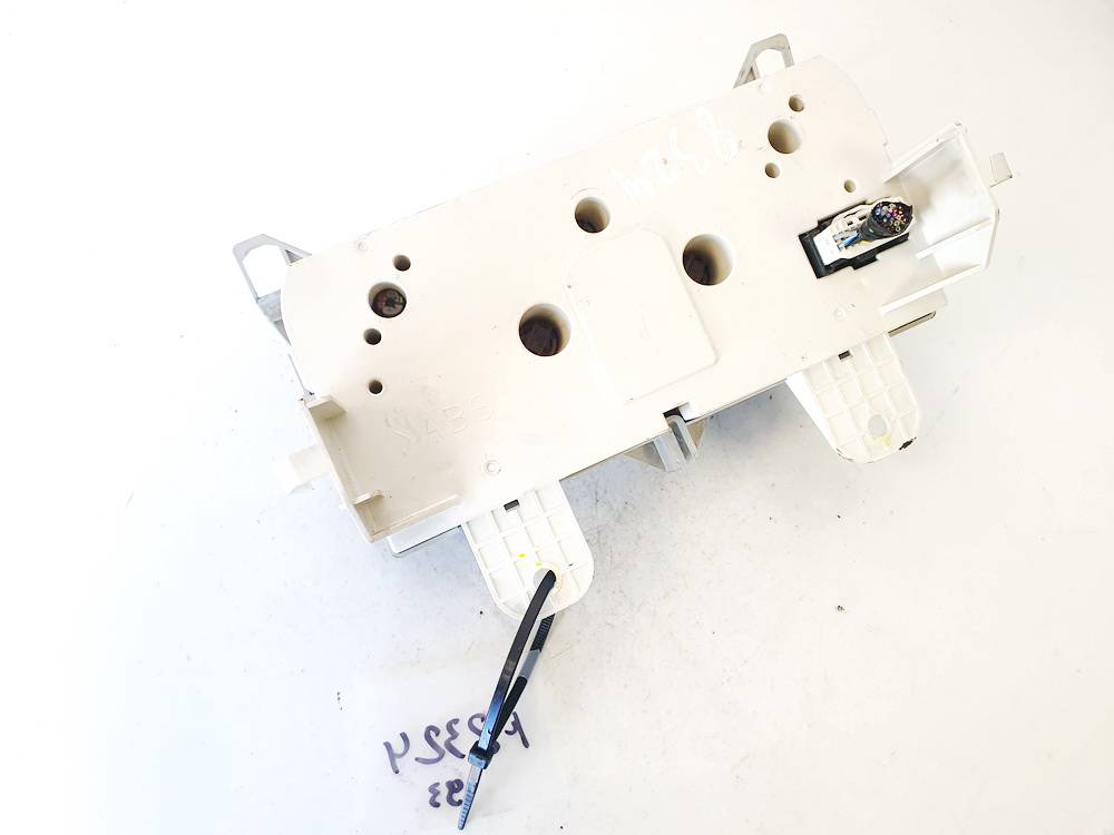 K1900CC30 Mazda 5 2006 Climate Control Panel (heater control switches) - Thumbnail 3