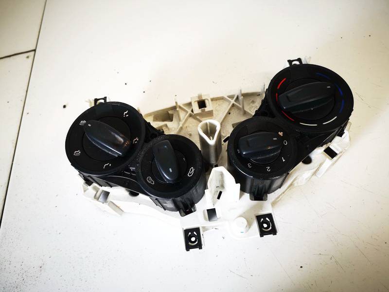 C542 Ford KA 2009 Climate Control Panel (heater control switches)