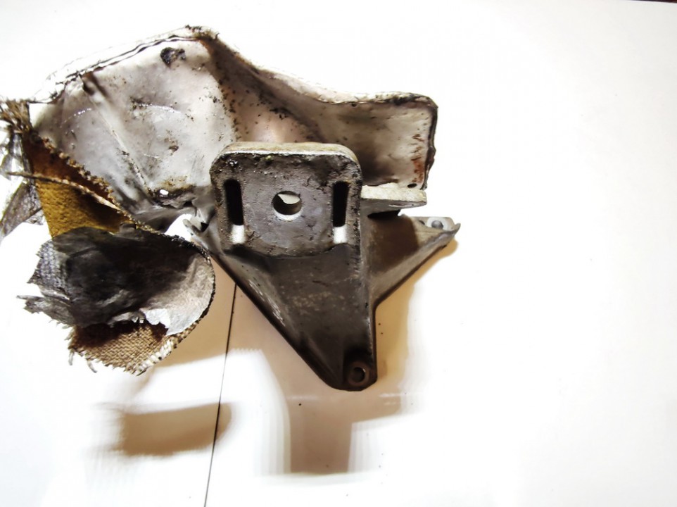 8D0199308L Audi A4 1996 Variklio kronsteinas ir Greiciu dezes kronsteinas - Thumbnail 2