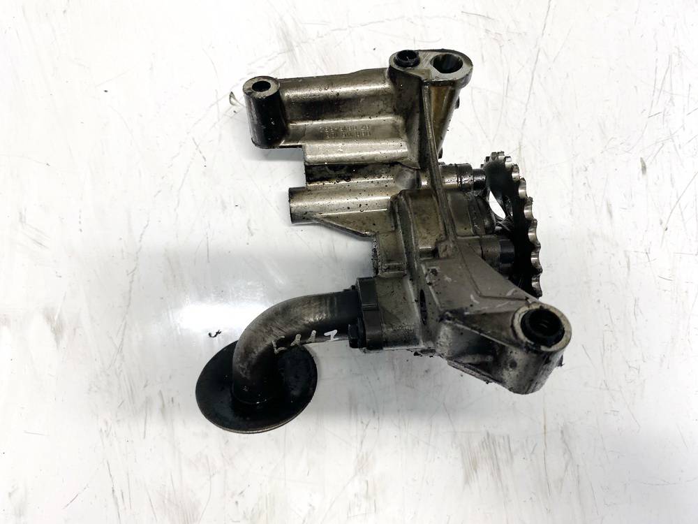 06A115105 Volkswagen Passat 2000 Oil pump