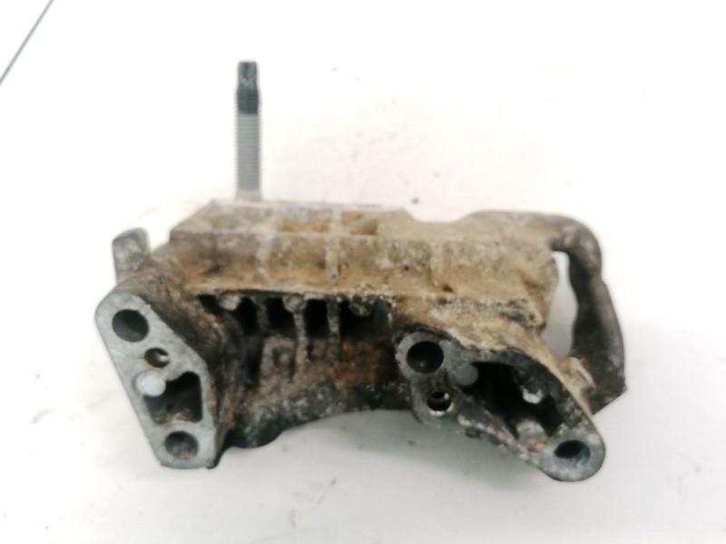 Ford Focus 2006 Variklio kronsteinas ir Greiciu dezes kronsteinas