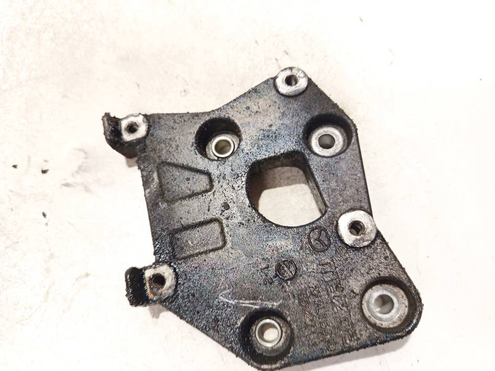 RF7L15810 Mazda 5 2006 Engine Mount Bracket and Gearbox Mount Bracket