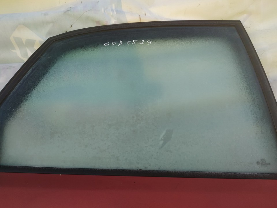 Audi A4 1996 Oven lasi - TAKANA OIKEALLA