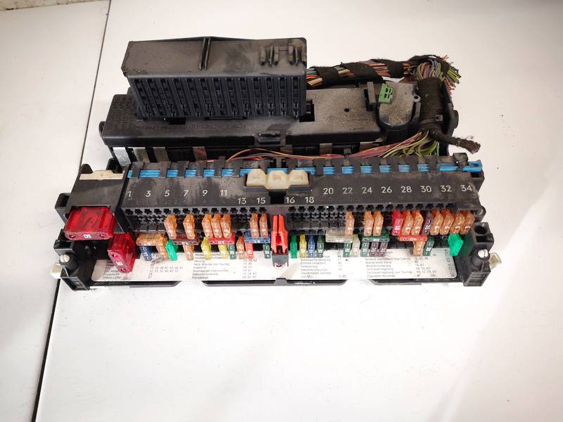 8364540 BMW 3-Series 2002 Fuse box