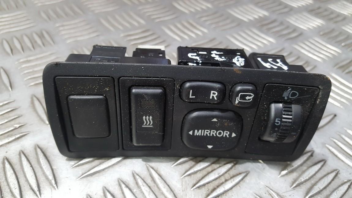 153261 Toyota Avensis 2004 Wing mirror control switch (Exterior Mirror Switch)