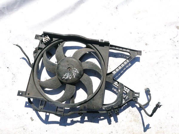 Volkswagen Passat 1999 Difuzorius (radiatoriaus ventiliatorius)