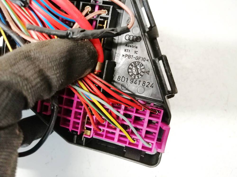 8D1941824 Audi A6 2005 Fuse box - Thumbnail 3