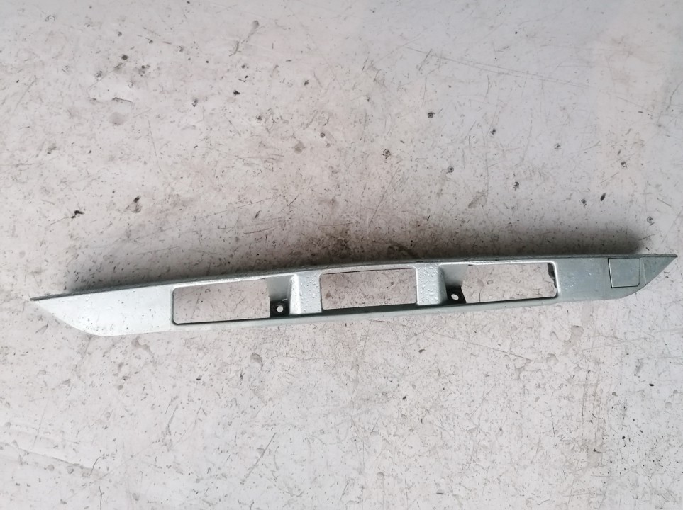 LC6250811 Mazda MPV 2003 Door handle tailgate boot trim strip cover - REAR