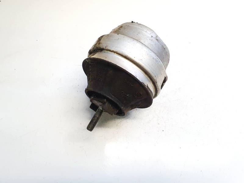 8D0199379J Audi A4 1999 Moottorin moottorituki