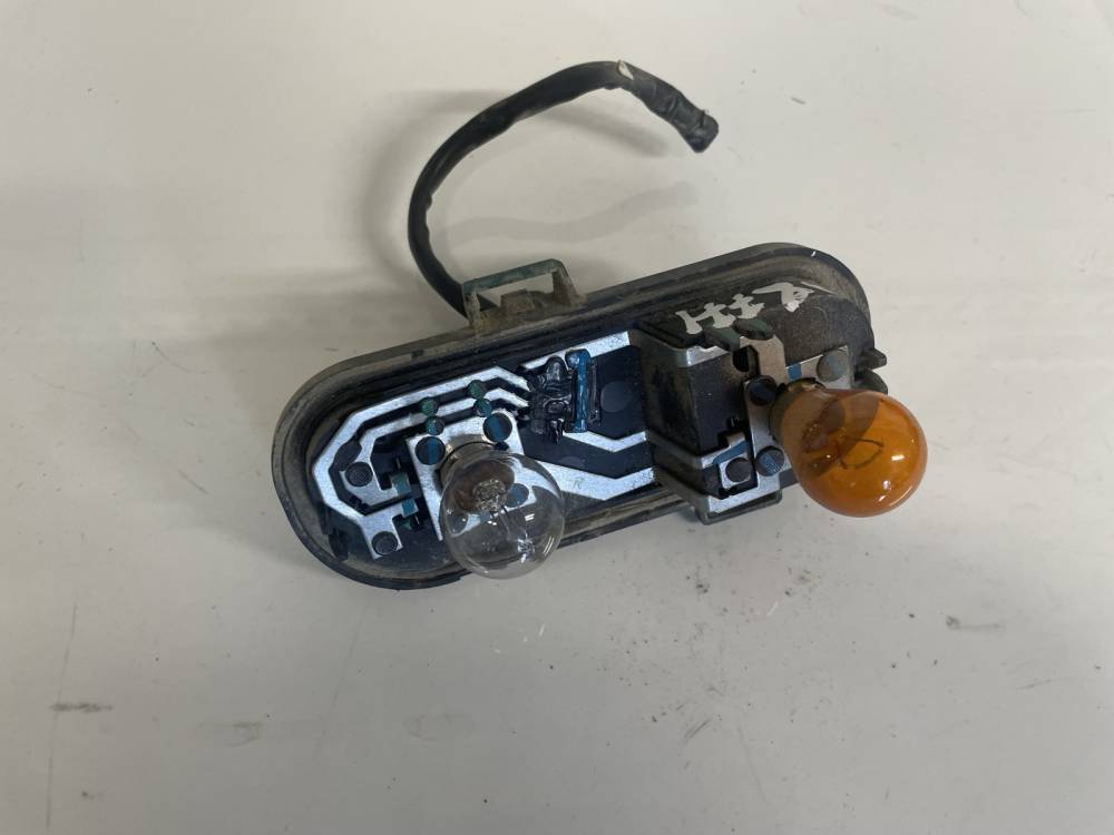 89070312 used Tailight Bulb Holder (Lamp Carrier) Nissan