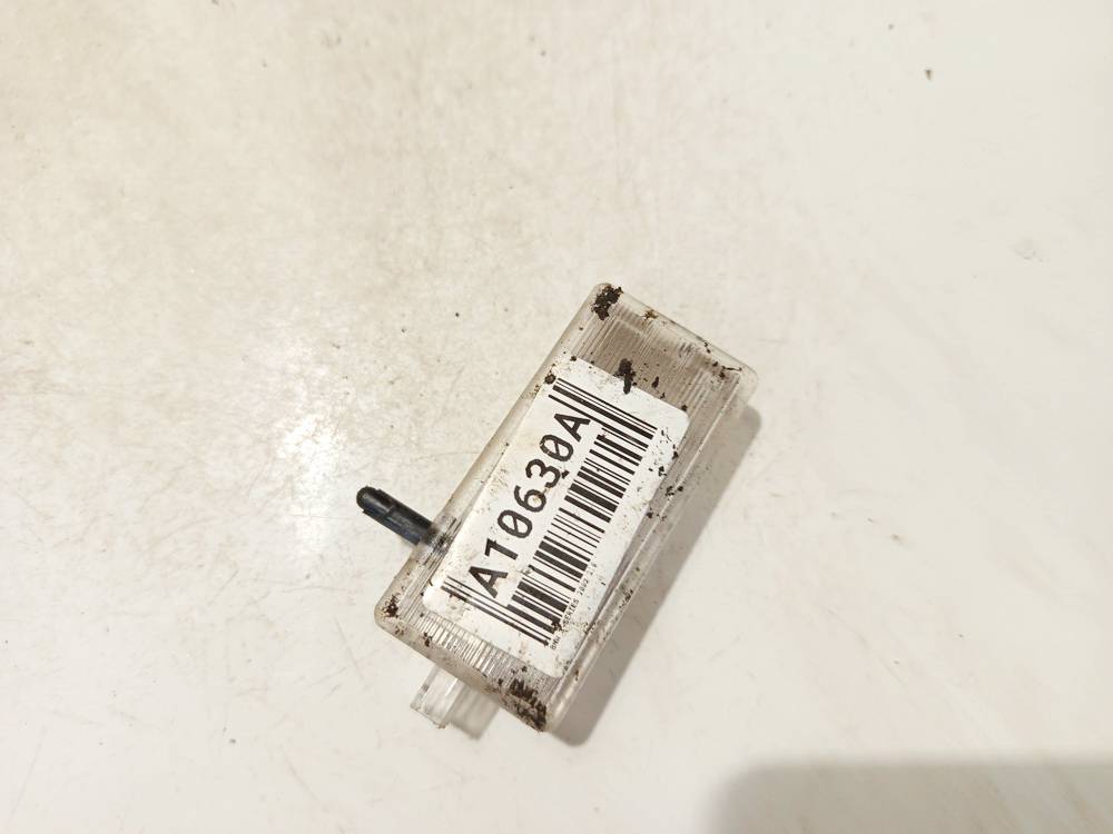 63318364920 BMW 3-Series 2002 Плафон салонный