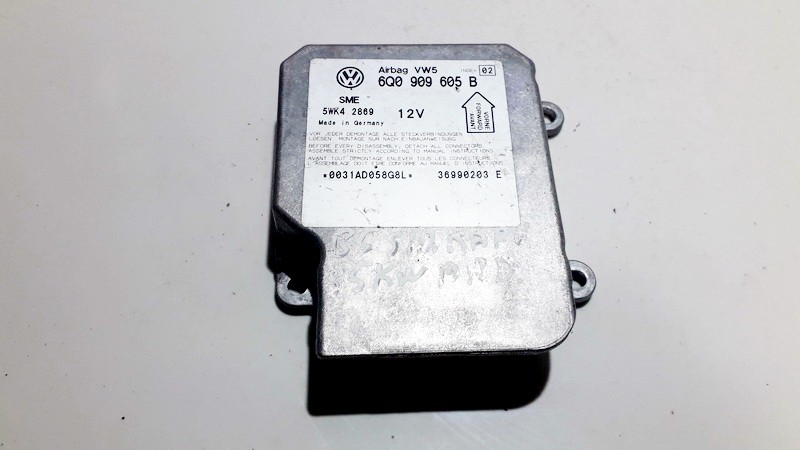 6Q0909605B Volkswagen Passat 1998 Airbag crash sensors module