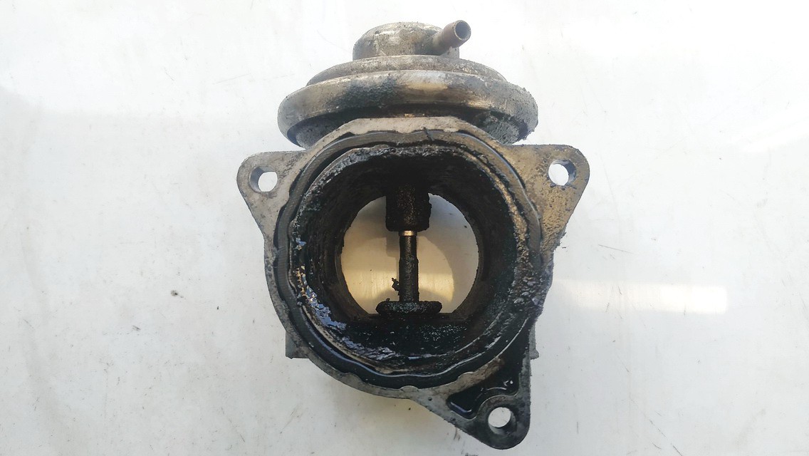 038129637D Volkswagen Touran 2004 EGR Valve Exhaust Gas