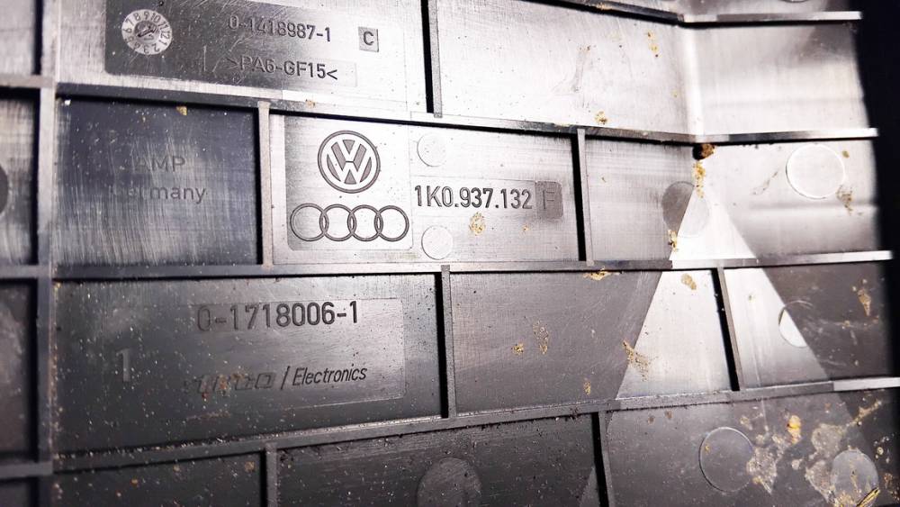 1K0937132 Seat Leon 2008 Tapa de caja de fusibles - Thumbnail 3