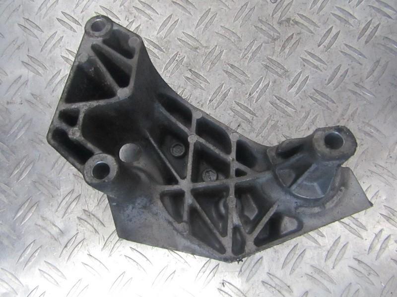 038199207J Volkswagen Golf 1998 Engine Mount Bracket and Gearbox Mount Bracket