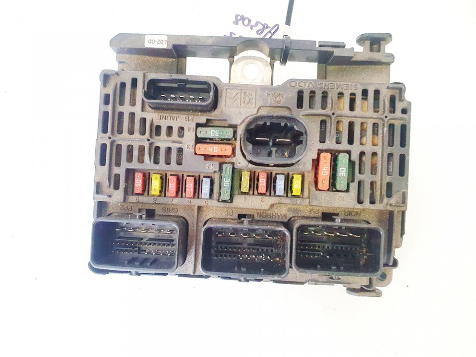 Fuse box  Peugeot 407 2004    2.0 9656086180