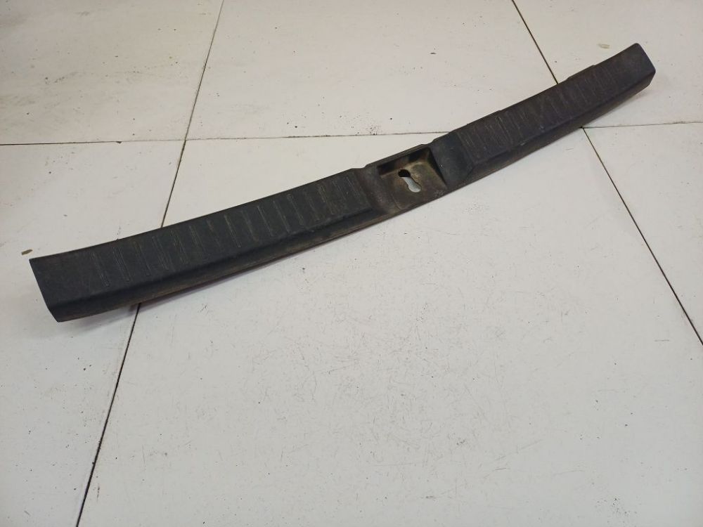 647160F010 Toyota Corolla Verso 2005 Bagāžnieka iekšējā apdare pie slēdzenes - Thumbnail 2