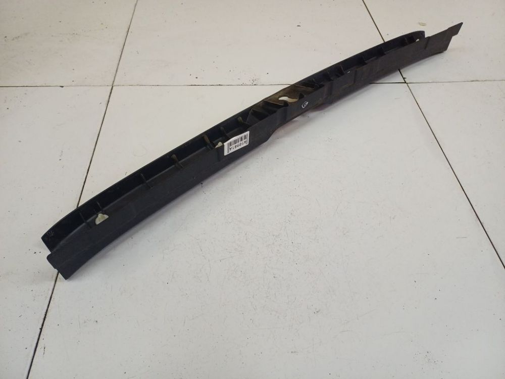 647160F010 Toyota Corolla Verso 2005 Bagāžnieka iekšējā apdare pie slēdzenes - Thumbnail 3