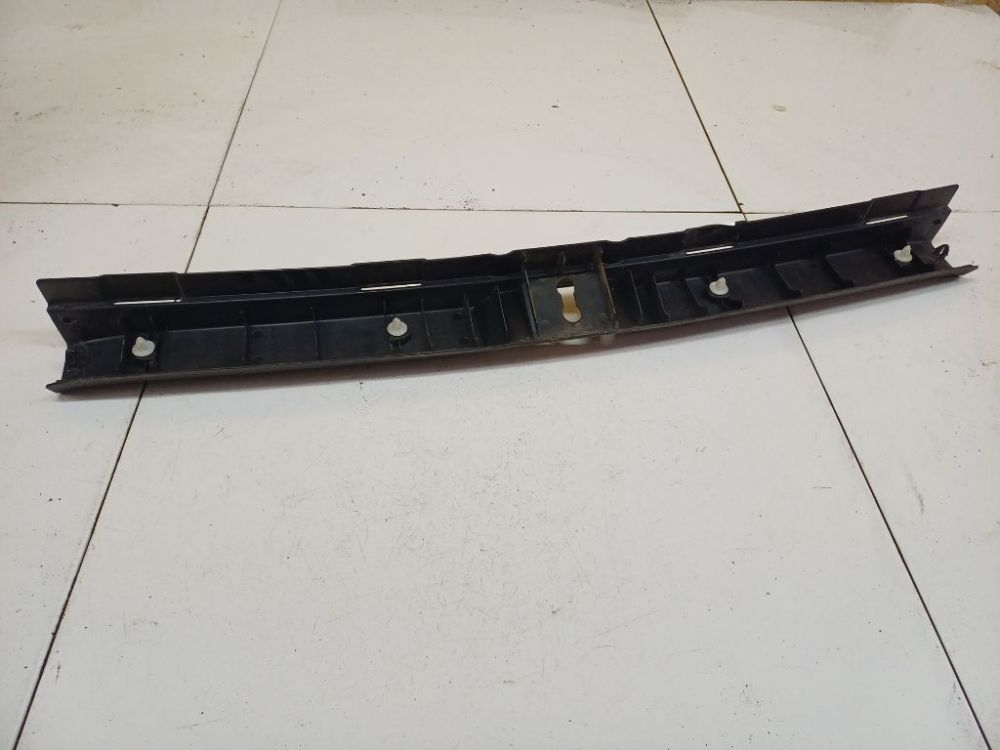 647160F010 Toyota Corolla Verso 2005 Bagāžnieka iekšējā apdare pie slēdzenes - Thumbnail 4