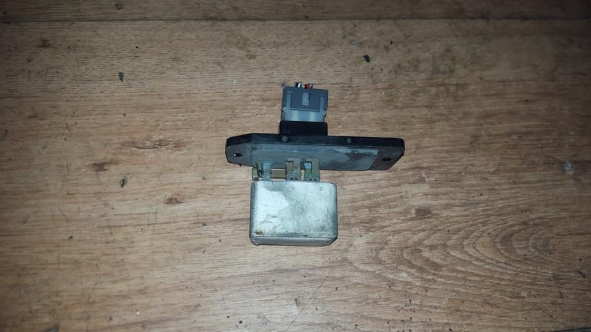 Mitsubishi Colt 1996 Peciuko reostatas (ezys) (ventiliatoriaus rele)