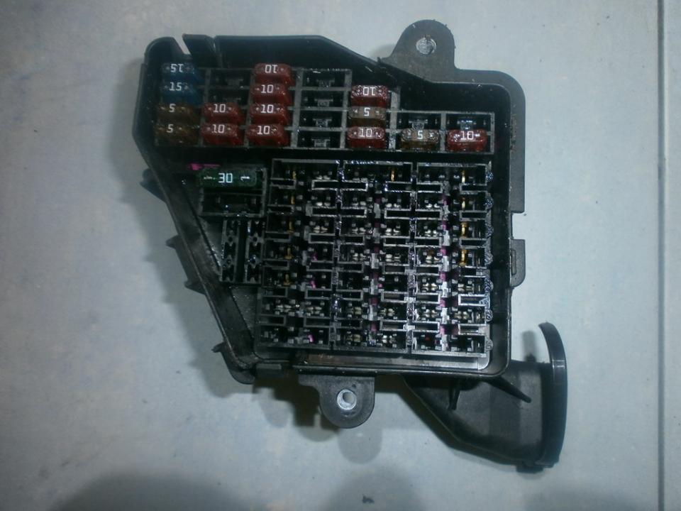 8D2941824 Audi A4 1999 Fuse box
