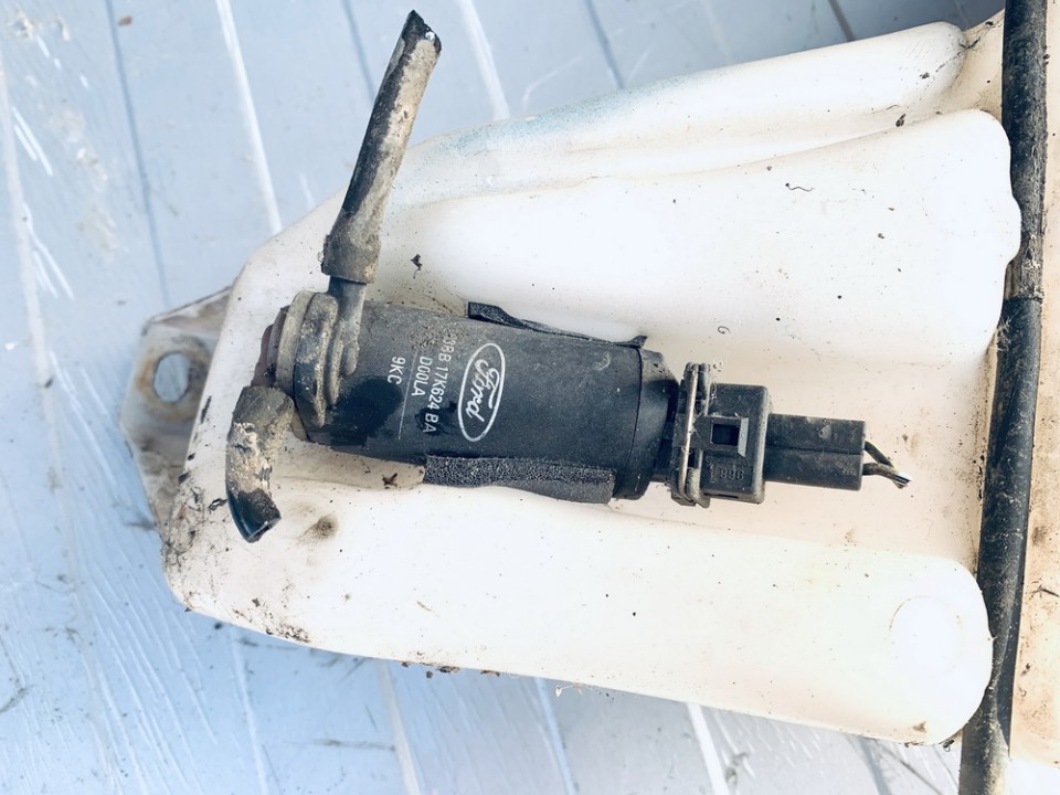 93BB17K624BA Ford Focus 2000 Windshield Windscreen Washer Pump