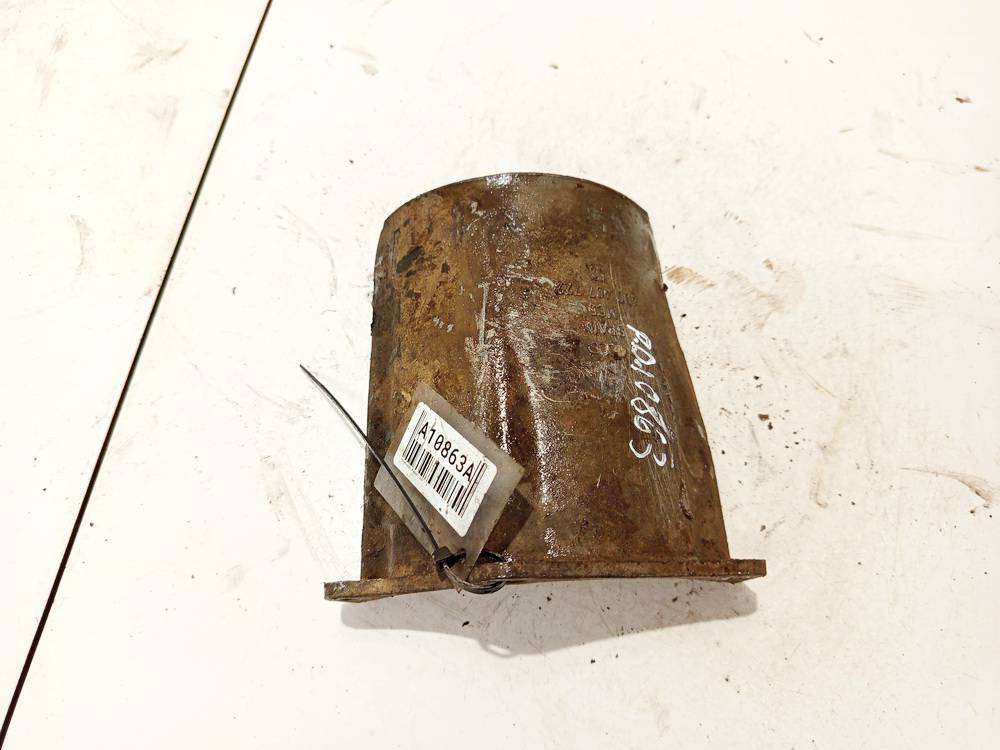 4D0407722 Volkswagen Passat 1997 Shaft Guard Plate Cover - FRONT RIGHT