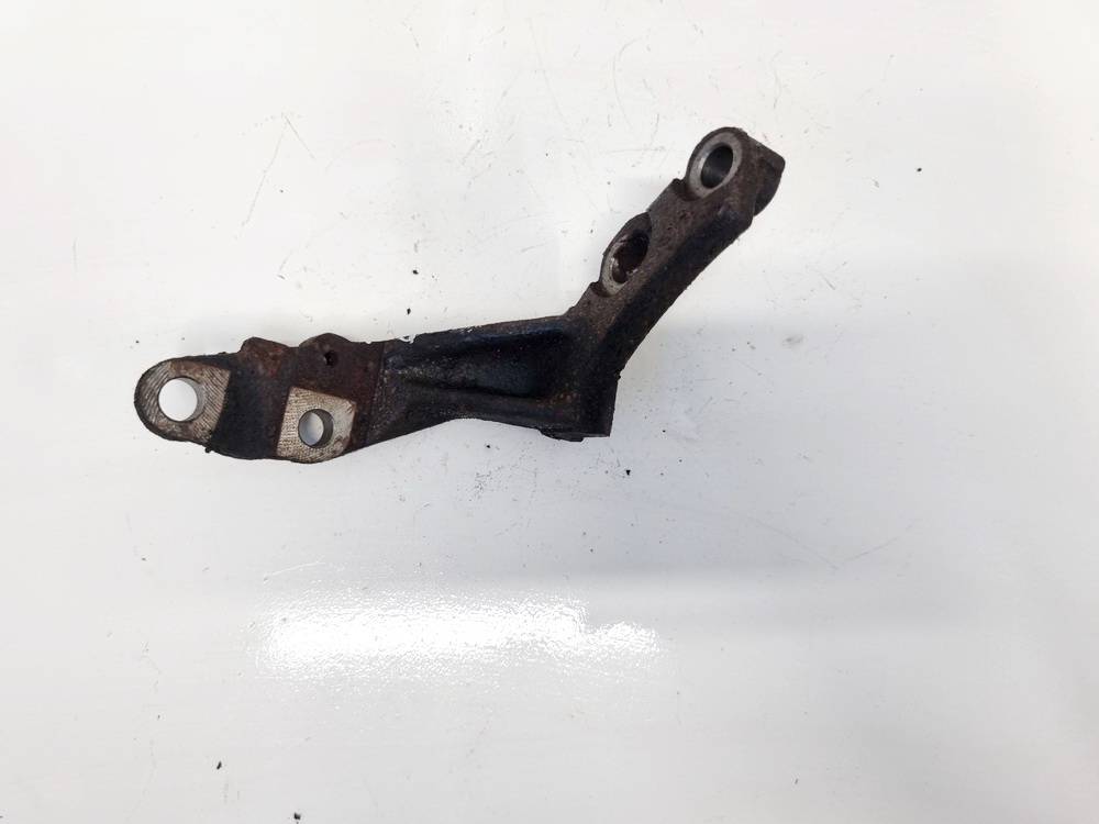 Toyota Avensis 2011 Variklio kronsteinas ir Greiciu dezes kronsteinas