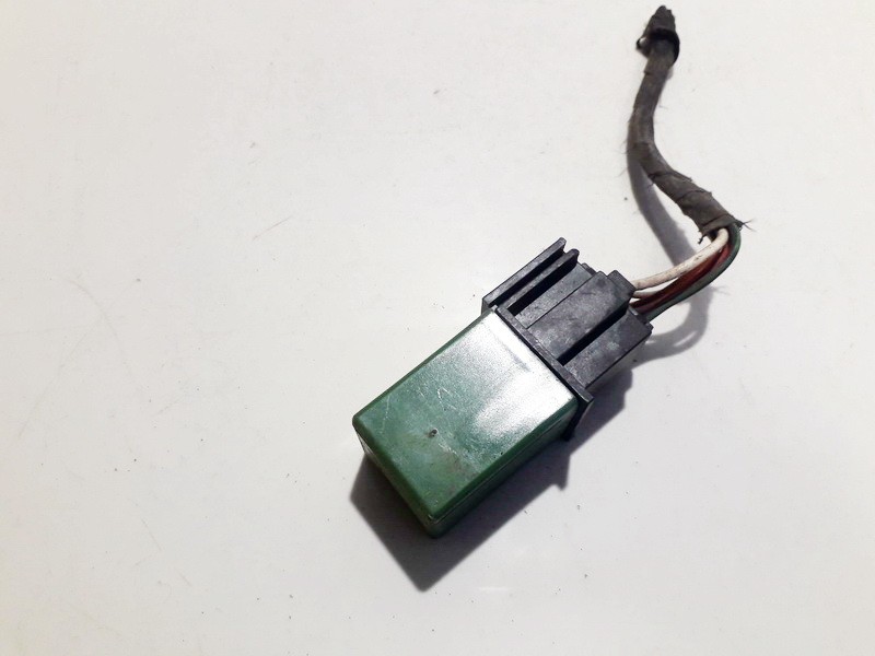 00567405 used Relay module Renault Master 2000 4EUR EIS00843979 Used