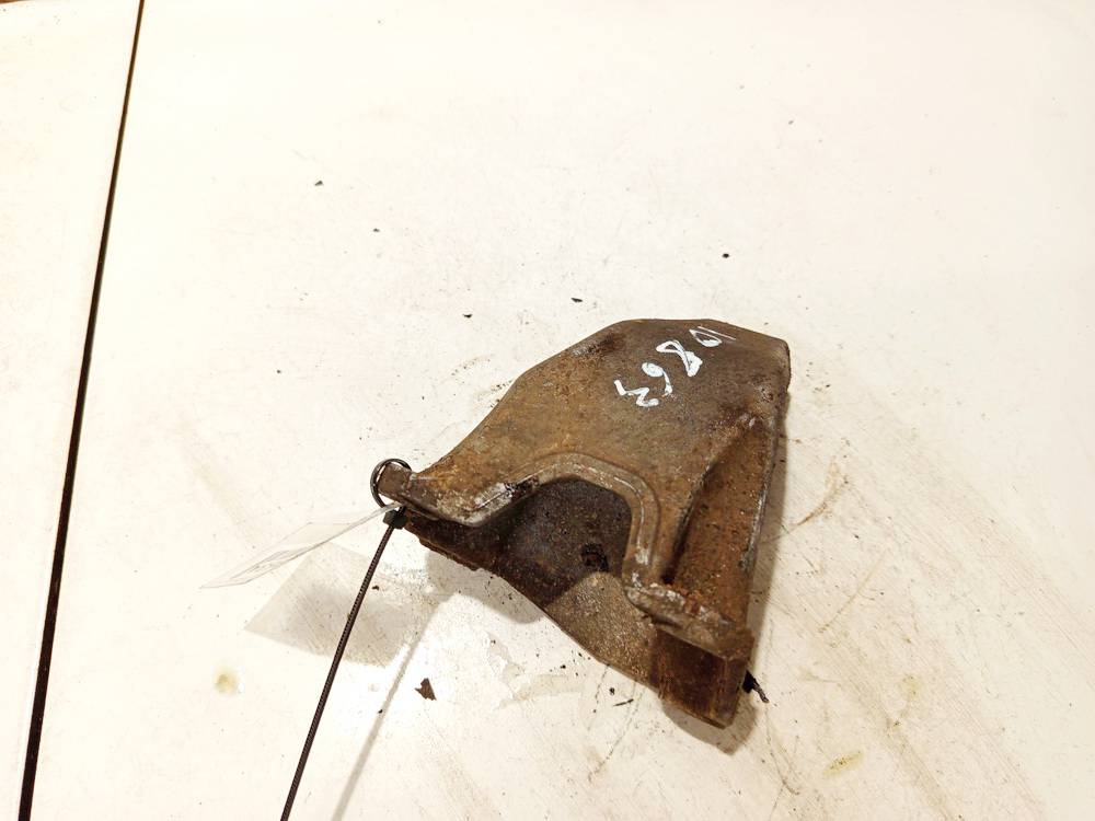 8D0399113AB Volkswagen Passat 1997 Engine Mount Bracket and Gearbox Mount Bracket