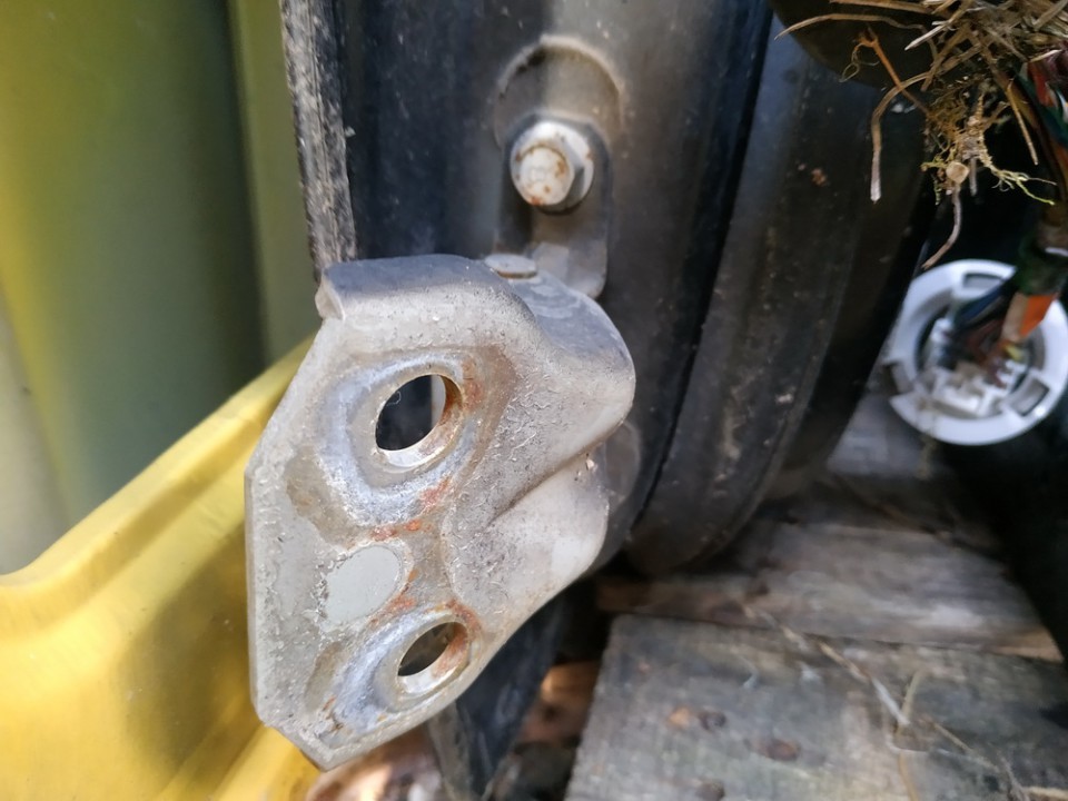 Subaru Legacy 2009 Priekiniu duru vyris P. - Thumbnail 2