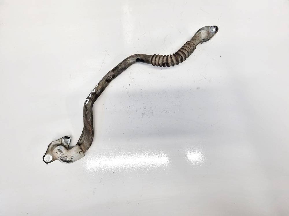 Toyota Avensis 2011 Tepalo vamzdelis