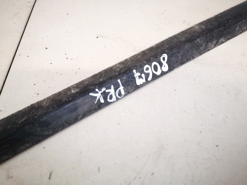 Volkswagen Bora 1998 Glass Trim Molding-weatherstripping - FRONT LEFT - Thumbnail 2