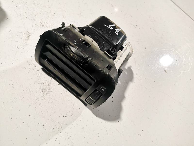 3B0819704A Volkswagen Passat 1997 Dash Vent (Air Vent Grille)